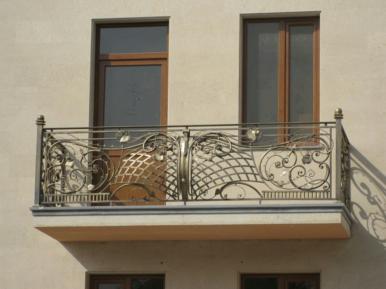 Стили кованых балконов